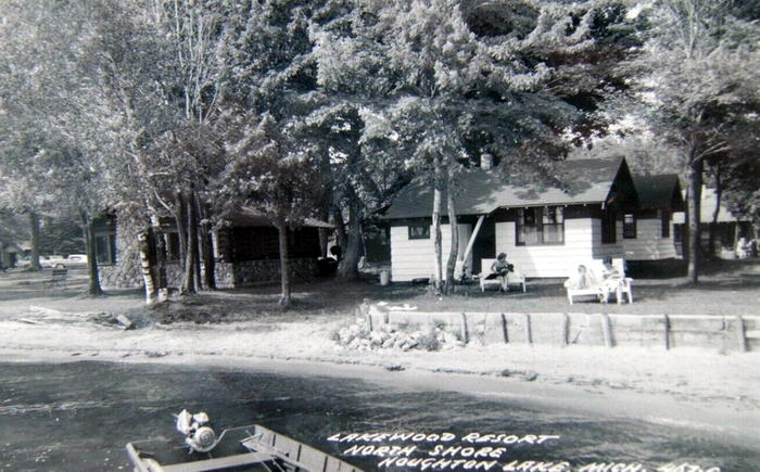 Foughts Resort (Lakewoods Resort) - Vintage Postcard (newer photo)